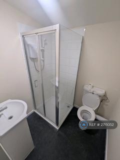 1 bedroom in a house share to rent, Owen Way, London, NW10