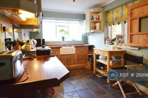 2 bedroom terraced house to rent, Newport Road, Reading, RG1