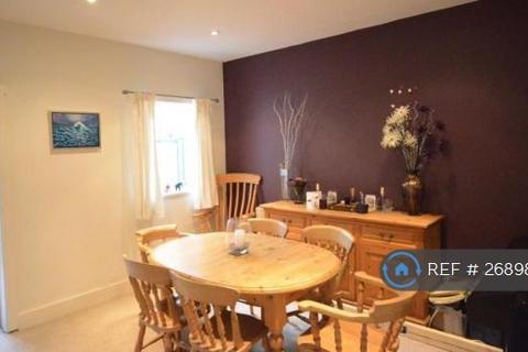2 bedroom terraced house to rent, Newport Road, Reading, RG1