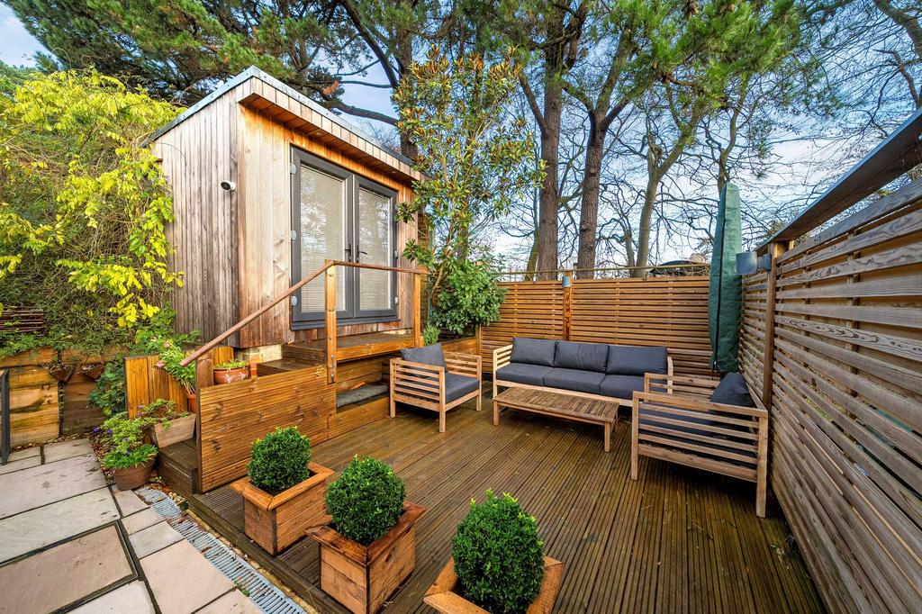 Home office / Guest Room with shower