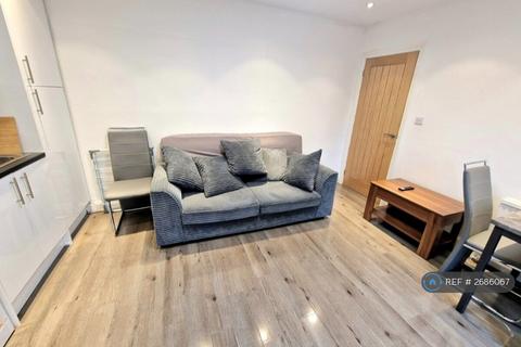 2 bedroom flat to rent, Queens Road, London, SW19