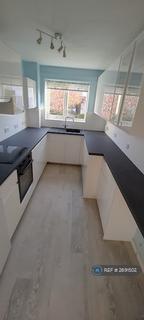 2 bedroom flat to rent, Mayfair Court, London, SW19