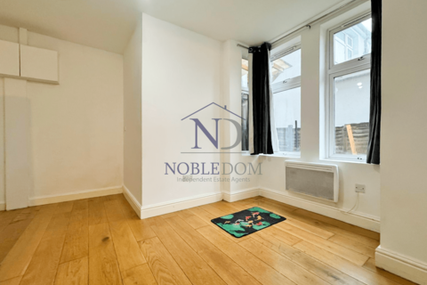 undefined, Whitton Road, Hounslow, TW3