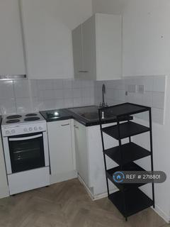 Studio to rent, Cyprus Road, London, N3