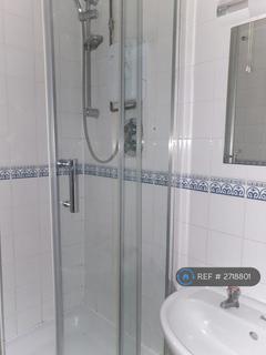 Studio to rent, Cyprus Road, London, N3