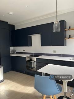 3 bedroom flat to rent, Wyneham Road, London, SE24