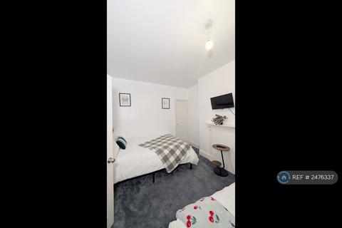 3 bedroom semi-detached house to rent, Battenberg Road, Leicester, LE3