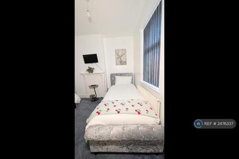 3 bedroom semi-detached house to rent, Battenberg Road, Leicester, LE3