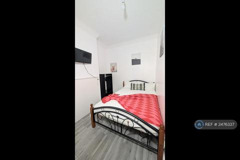 3 bedroom semi-detached house to rent, Battenberg Road, Leicester, LE3