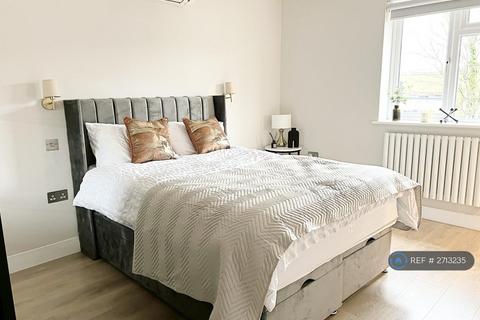 1 bedroom in a house share to rent, Fairey Avenue, Hayes, UB3