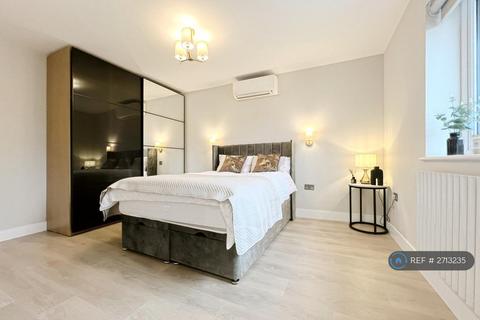 1 bedroom in a house share to rent, Fairey Avenue, Hayes, UB3