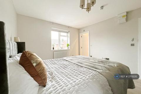 1 bedroom in a house share to rent, Fairey Avenue, Hayes, UB3