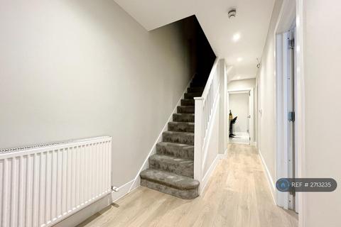 1 bedroom in a house share to rent, Fairey Avenue, Hayes, UB3