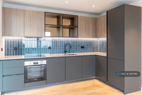 2 bedroom flat to rent, Greenleaf Walk, London, UB1