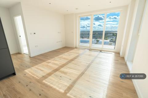 2 bedroom flat to rent, Greenleaf Walk, London, UB1