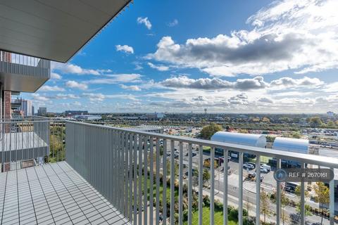 2 bedroom flat to rent, Greenleaf Walk, London, UB1
