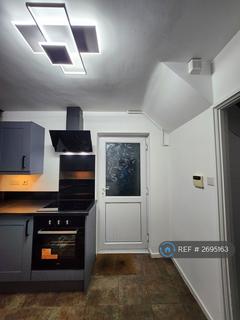 3 bedroom semi-detached house to rent, Four Acres, Bristol, BS13
