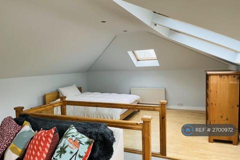 1 bedroom in a house share to rent, Cheltenham Road, London, SE15
