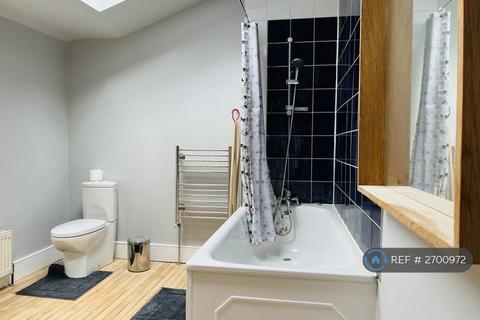 1 bedroom in a house share to rent, Cheltenham Road, London, SE15