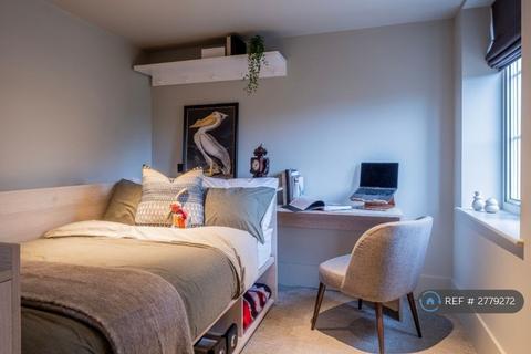 Studio to rent, Augustus Road, London, SW19