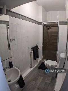 1 bedroom flat to rent, Percy Road, Hampton, TW12