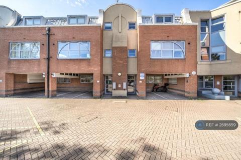 1 bedroom flat to rent, Sundial Court, Surbiton, KT5