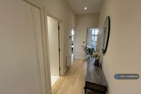1 bedroom flat to rent, Sundial Court, Surbiton, KT5