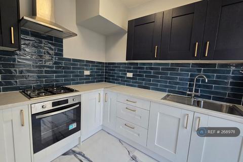 4 bedroom terraced house to rent, Collinwood Avenue, Enfield, EN3