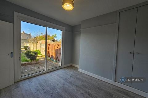 4 bedroom terraced house to rent, Collinwood Avenue, Enfield, EN3