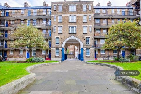 1 bedroom in a flat share to rent, Pilton Place, London, SE17