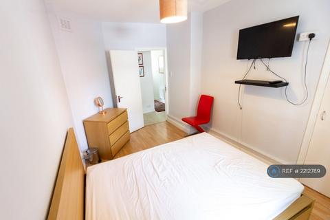 1 bedroom in a flat share to rent, Pilton Place, London, SE17