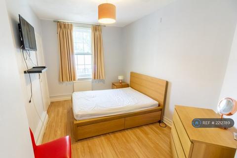 1 bedroom in a flat share to rent, Pilton Place, London, SE17