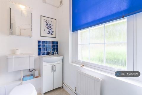 1 bedroom in a flat share to rent, Pilton Place, London, SE17