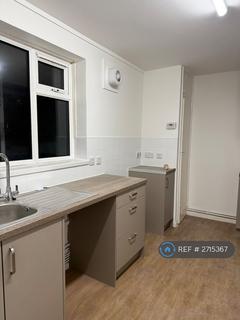 4 bedroom flat to rent, Cazenove Road, London, N16