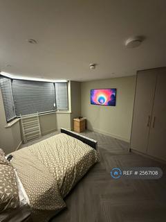 Studio to rent, West End Road, Ruislip, HA4