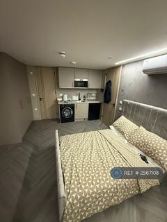 Studio to rent, West End Road, Ruislip, HA4