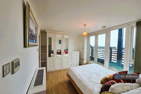 2 bedroom flat to rent, Central House, London, E15