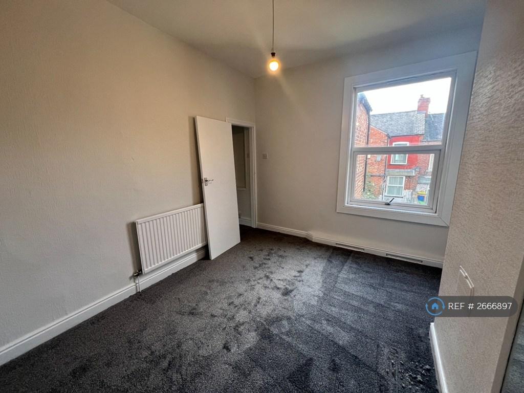 Middle Bedroom