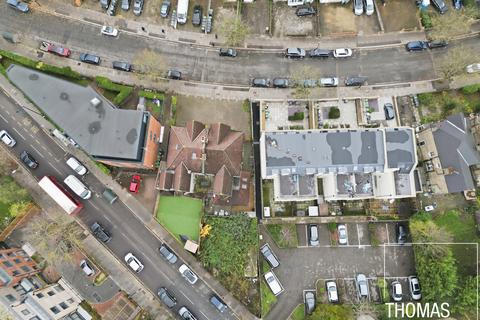 undefined, Maidstone Road, London, N11