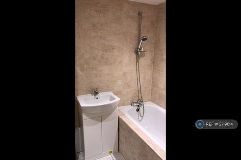 1 bedroom flat to rent, The Q Building, London, E15