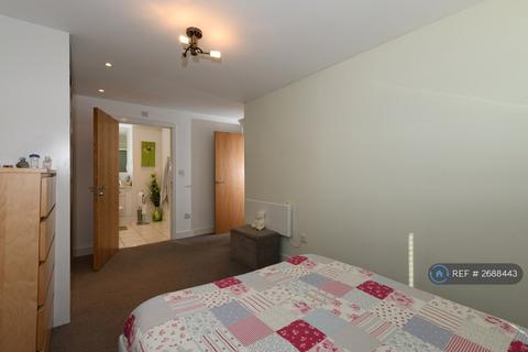 2 bedroom flat to rent, Basin Approach, London, E16