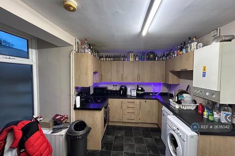 5 bedroom terraced house to rent, Whitby Road, Manchester, M14