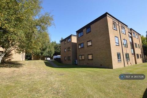 2 bedroom flat to rent, Grandfield Avenue, Watford, WD17