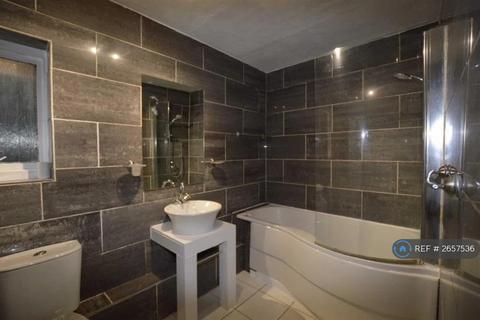2 bedroom flat to rent, Grandfield Avenue, Watford, WD17
