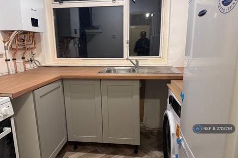 2 bedroom flat to rent, Woodcote Close, Kingston Upon Thames, KT2