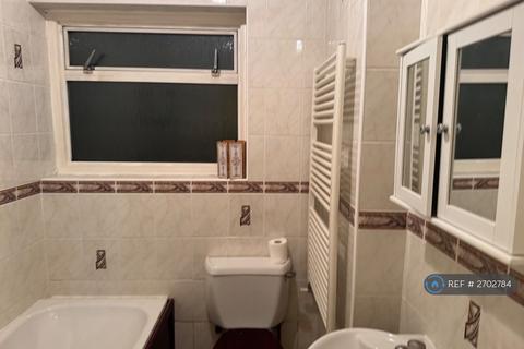 2 bedroom flat to rent, Woodcote Close, Kingston Upon Thames, KT2