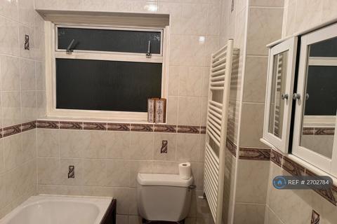 2 bedroom flat to rent, Woodcote Close, Kingston Upon Thames, KT2