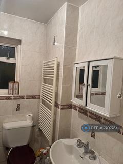 2 bedroom flat to rent, Woodcote Close, Kingston Upon Thames, KT2