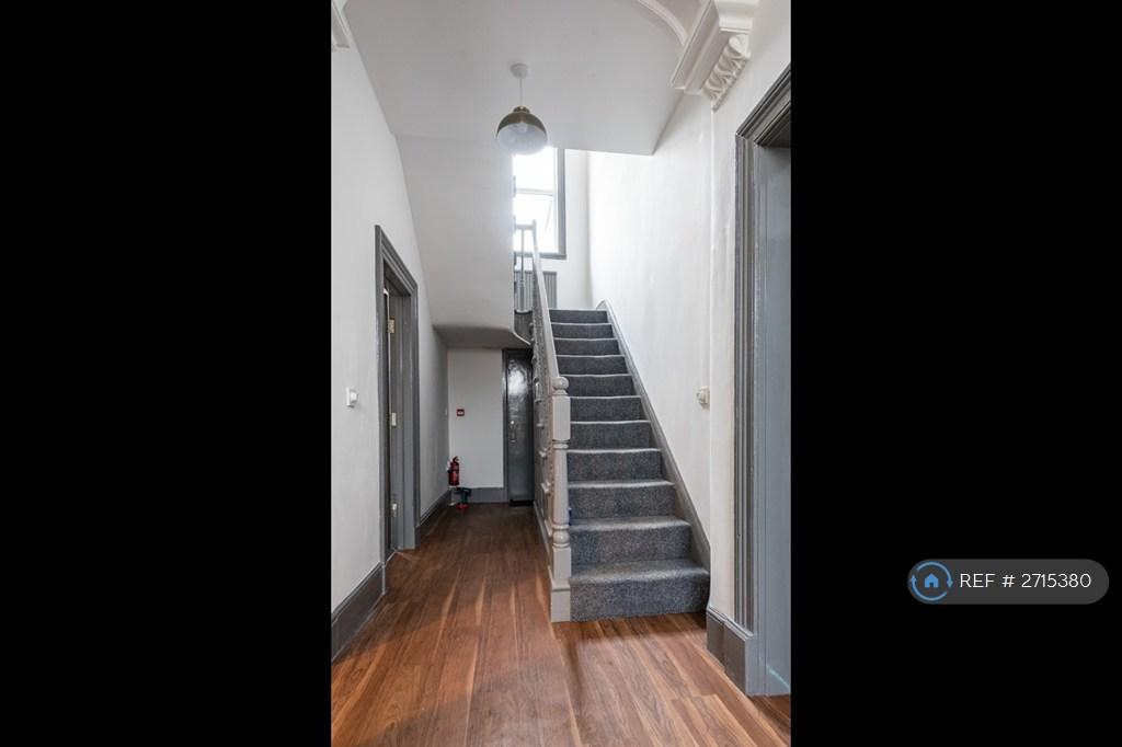 High Ceilings And a Modern Finish