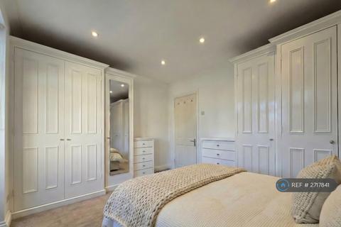 undefined, Errol Gardens, New Malden, KT3